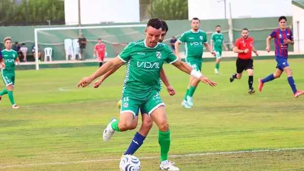 Roberto Bautista se sale en su regreso al fútbol con un doblete en tres minutos